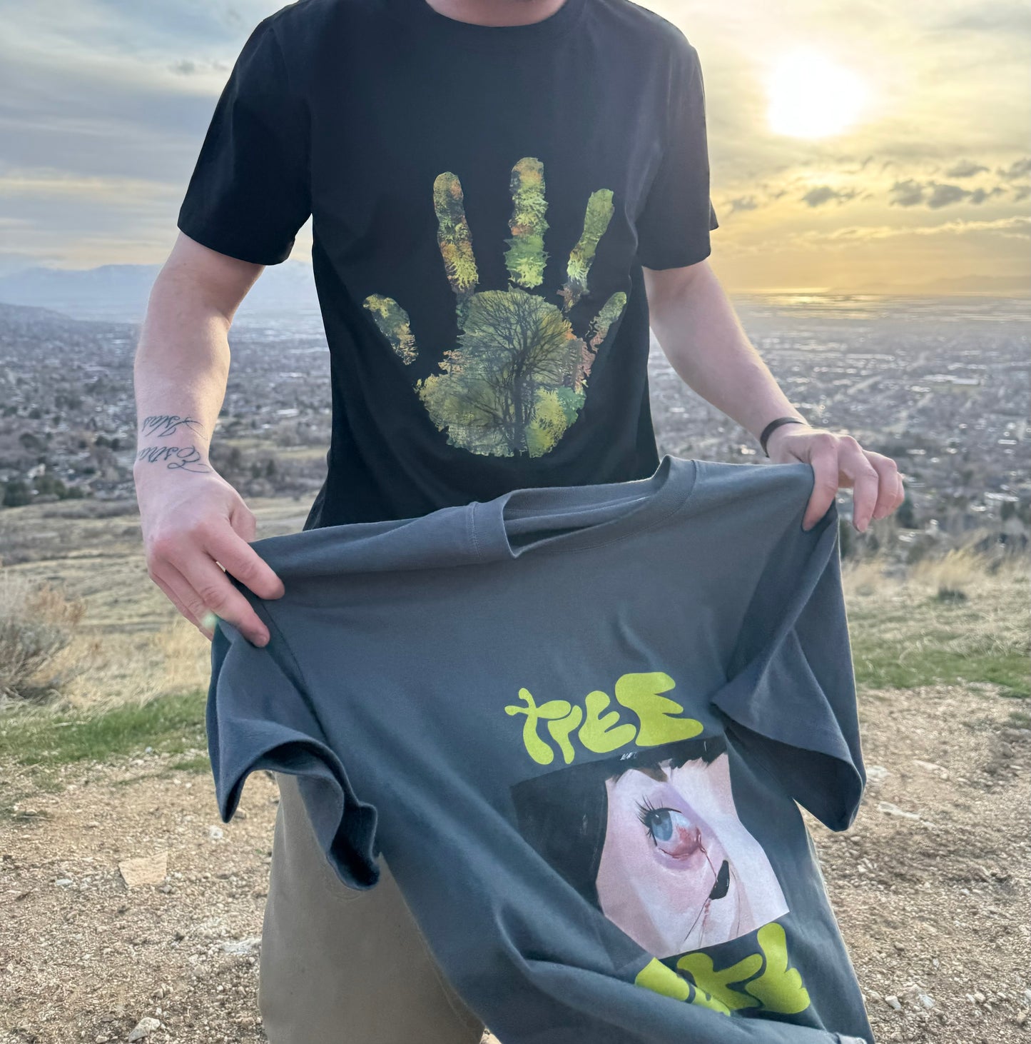 handprint tee