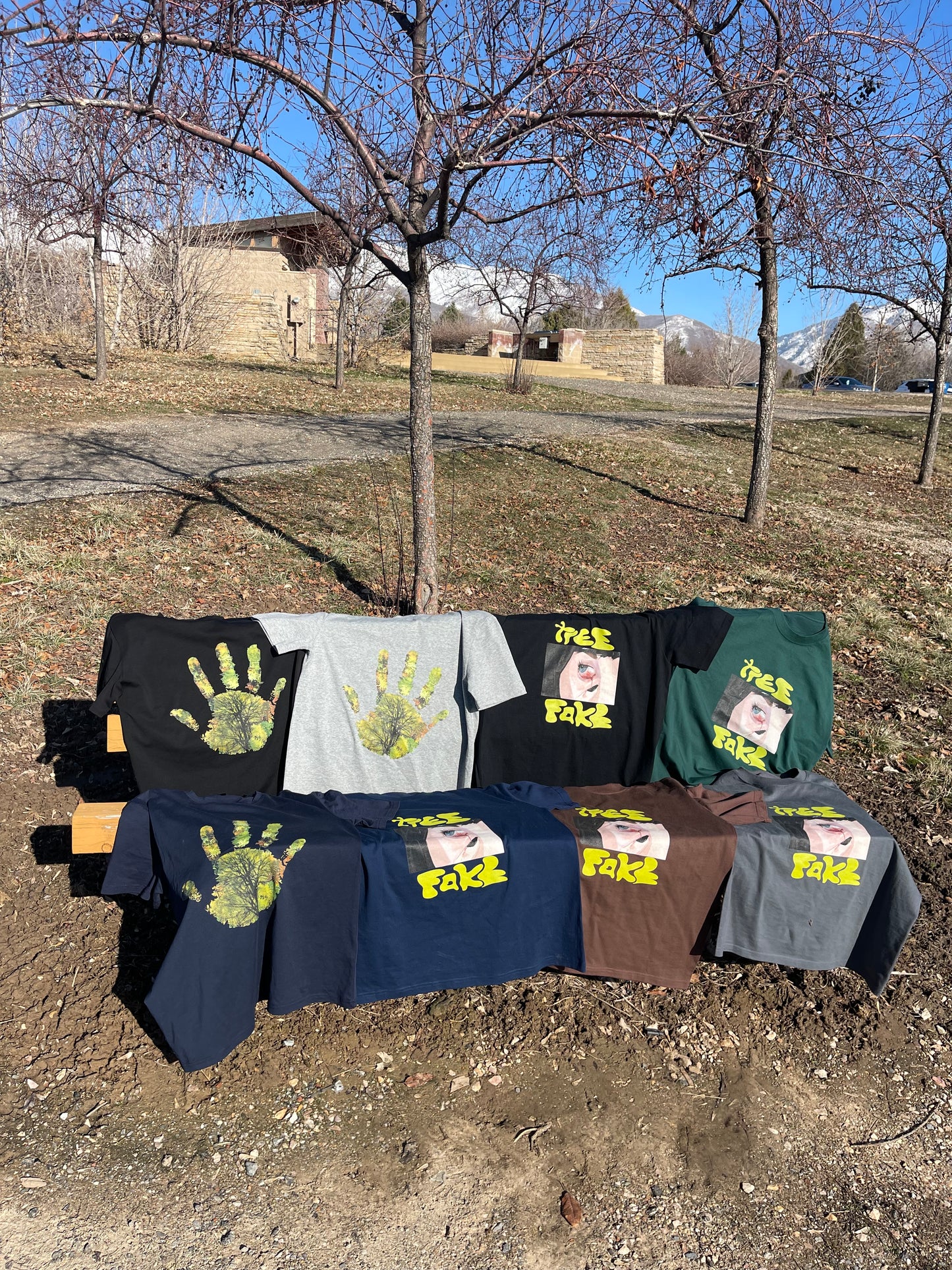 handprint tee