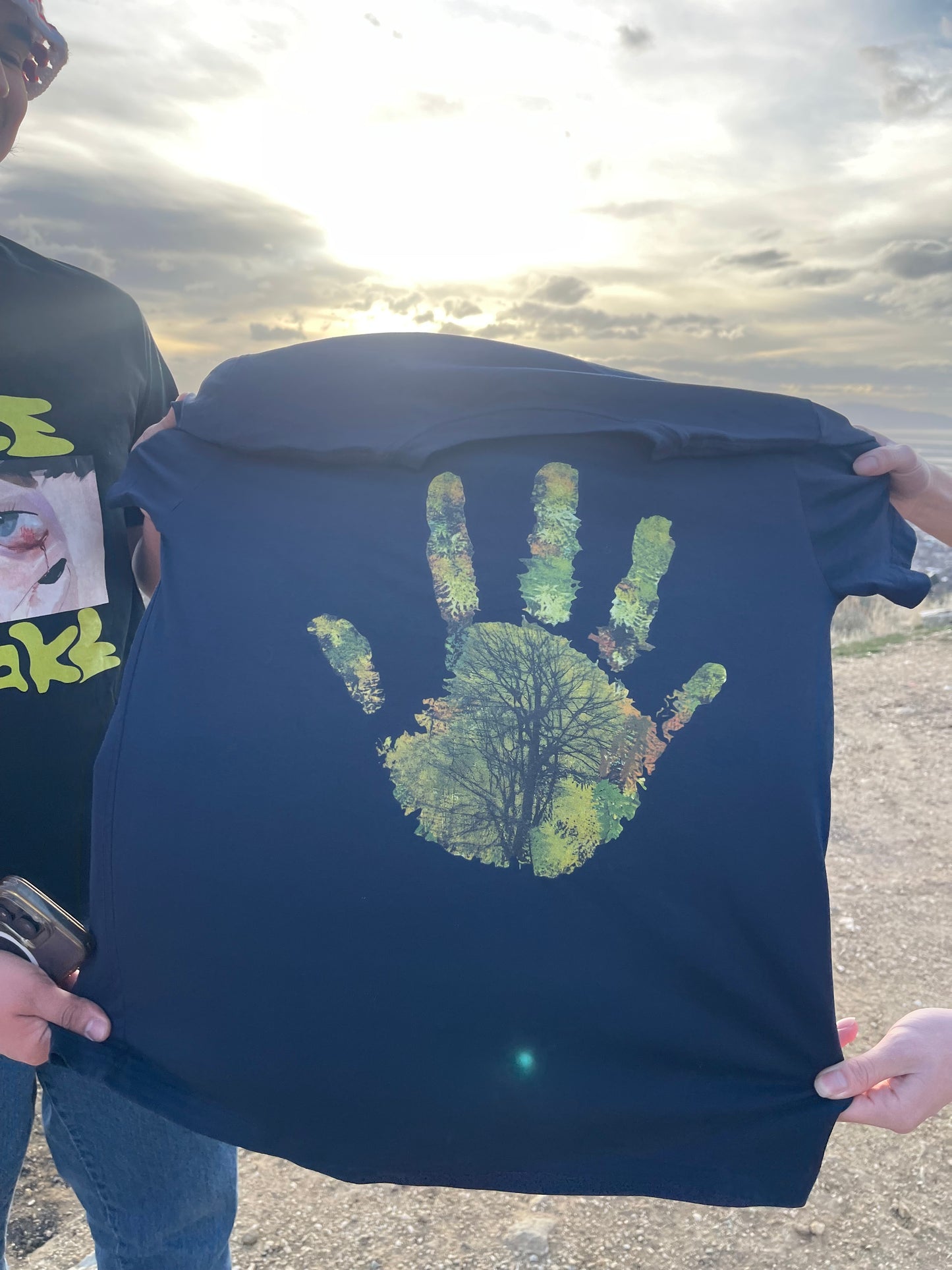 handprint tee